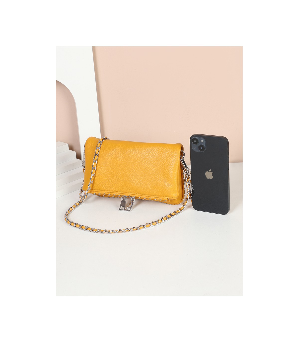 T11915-Bolso Bandolera con tachuela al borde.