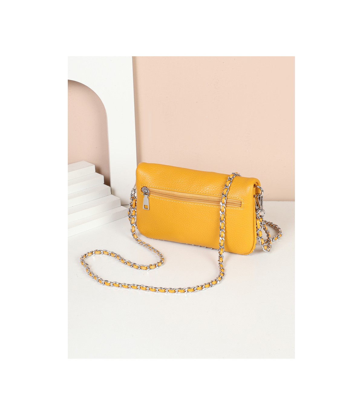 T11915-Bolso Bandolera con tachuela al borde.