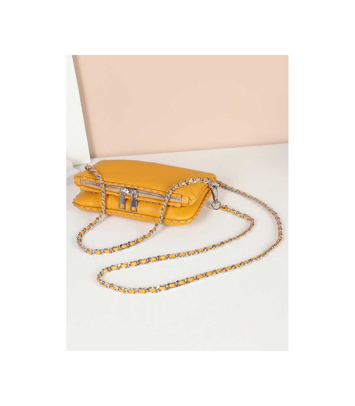 T11915-Bolso Bandolera con tachuela al borde.
