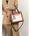 T11575 - Bolso con bandolera de estilo bicolor con un bolsillo de cremallera frontal