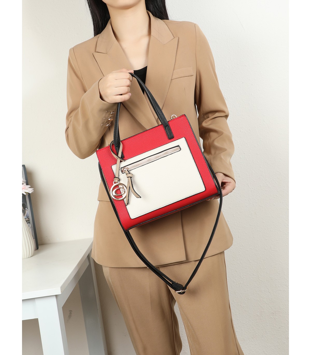 T11575 - Bolso con bandolera de estilo bicolor con un bolsillo de cremallera frontal