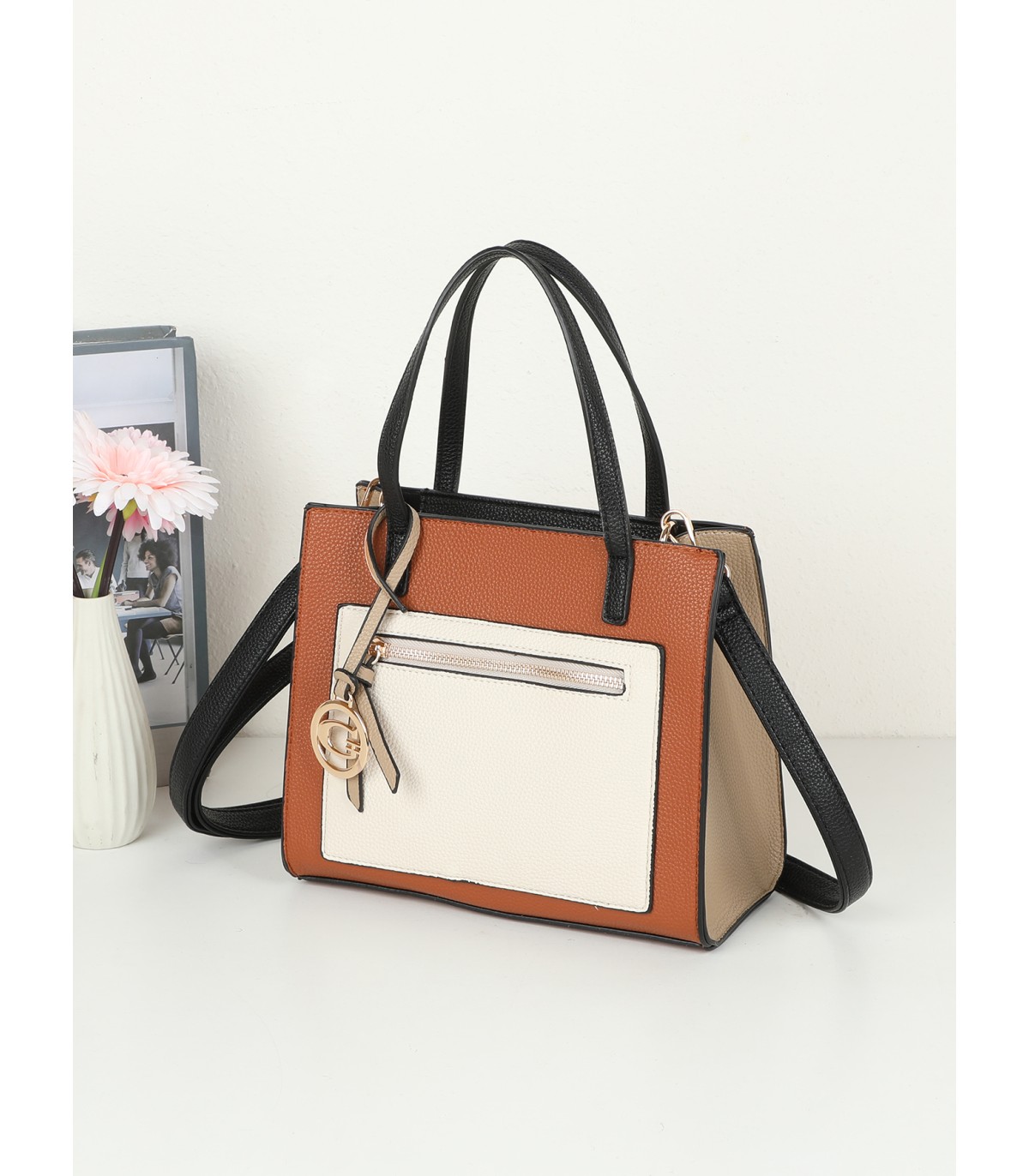 T11575 - Bolso con bandolera de estilo bicolor con un bolsillo de cremallera frontal