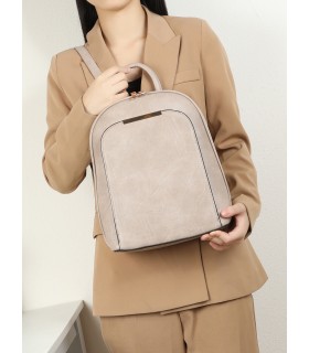 T10998 - Mochila con cierre superior y bolsillo frontal de cierre de botón imantado