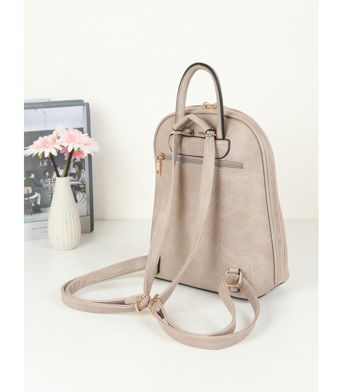 T10998 - Mochila con cierre superior y bolsillo frontal de cierre de botón imantado
