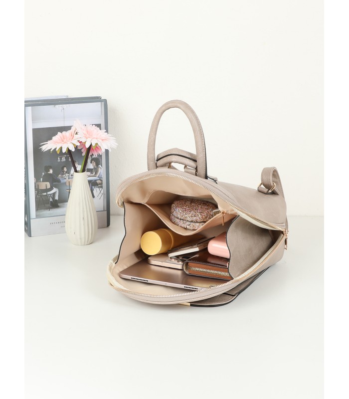 T10998 - Mochila con cierre superior y bolsillo frontal de cierre de botón imantado
