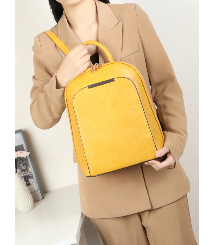 T10998 - Mochila con cierre superior y bolsillo frontal de cierre de botón imantado