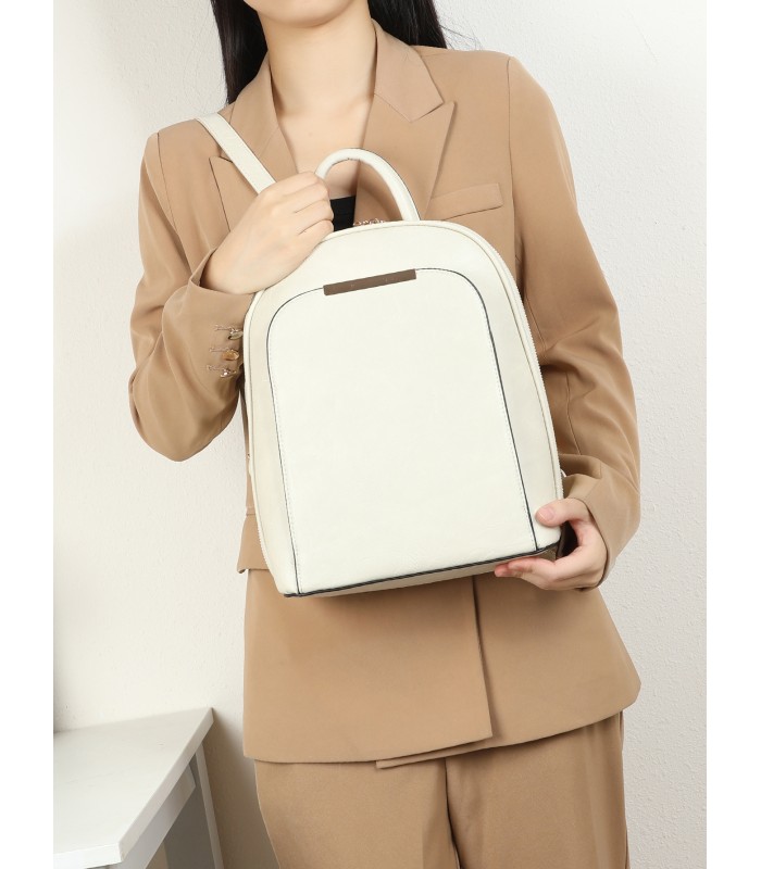 T10998 - Mochila con cierre superior y bolsillo frontal de cierre de botón imantado