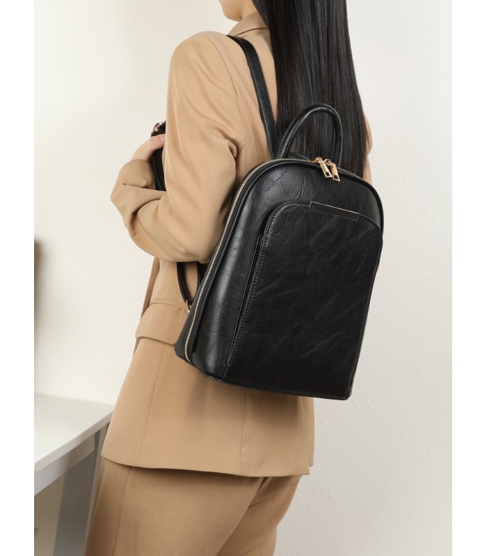 T10998 - Mochila con cierre superior y bolsillo frontal de cierre de botón imantado