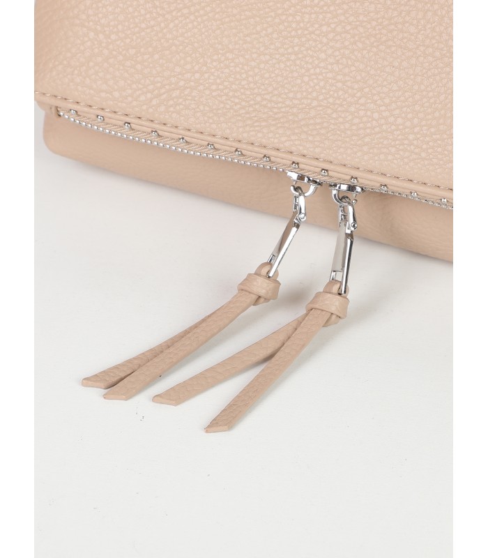 T11537 - Bolso bandolera con emblema triangular bordado y cierre botón