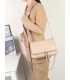 T11537 - Bolso bandolera con emblema triangular bordado y cierre botón