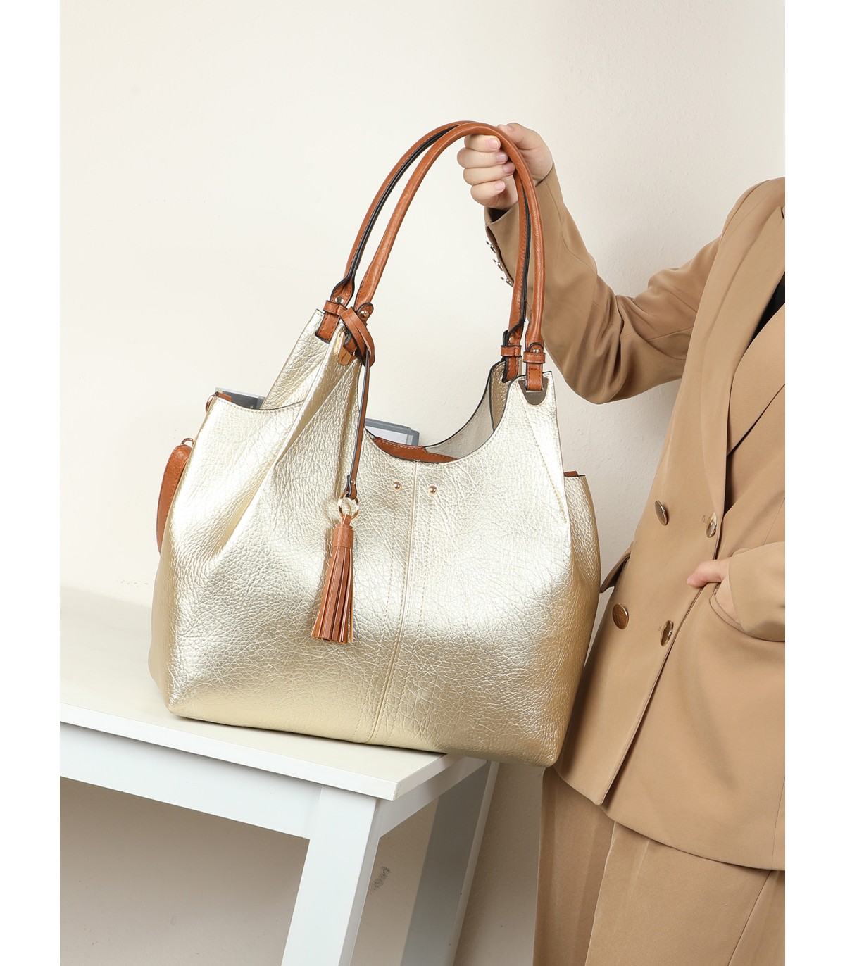 T11737 - Bolso neceser con bandolera de asas anchas y altas para colgarlo del hombro