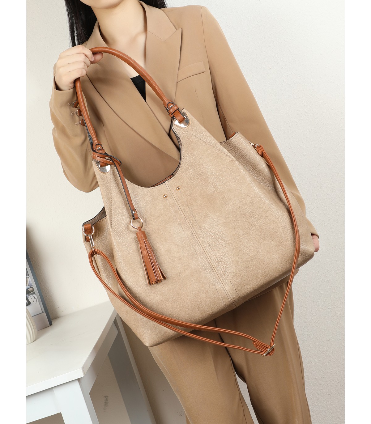 T11737 - Bolso neceser con bandolera de asas anchas y altas para colgarlo del hombro