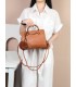 T10224 - Bolso bandolera con pompón a juego y asa de aro