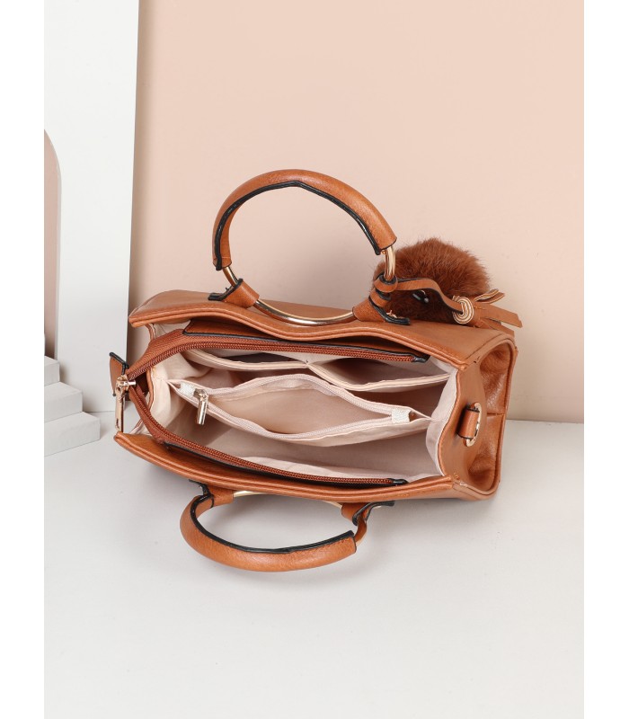 T10224 - Bolso bandolera con pompón a juego y asa de aro