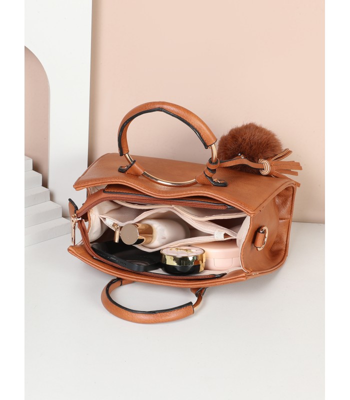 T10224 - Bolso bandolera con pompón a juego y asa de aro
