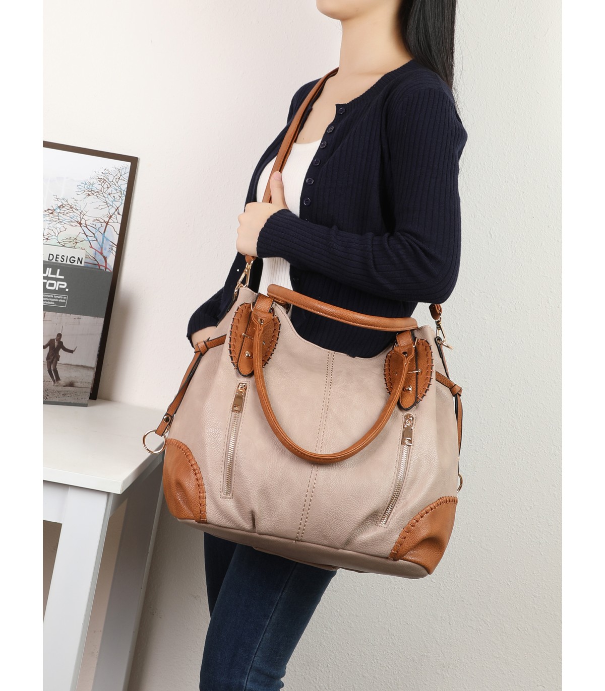 2863 - Bolso bandolera con asa para el hombro y cremalleras de adorno frontales