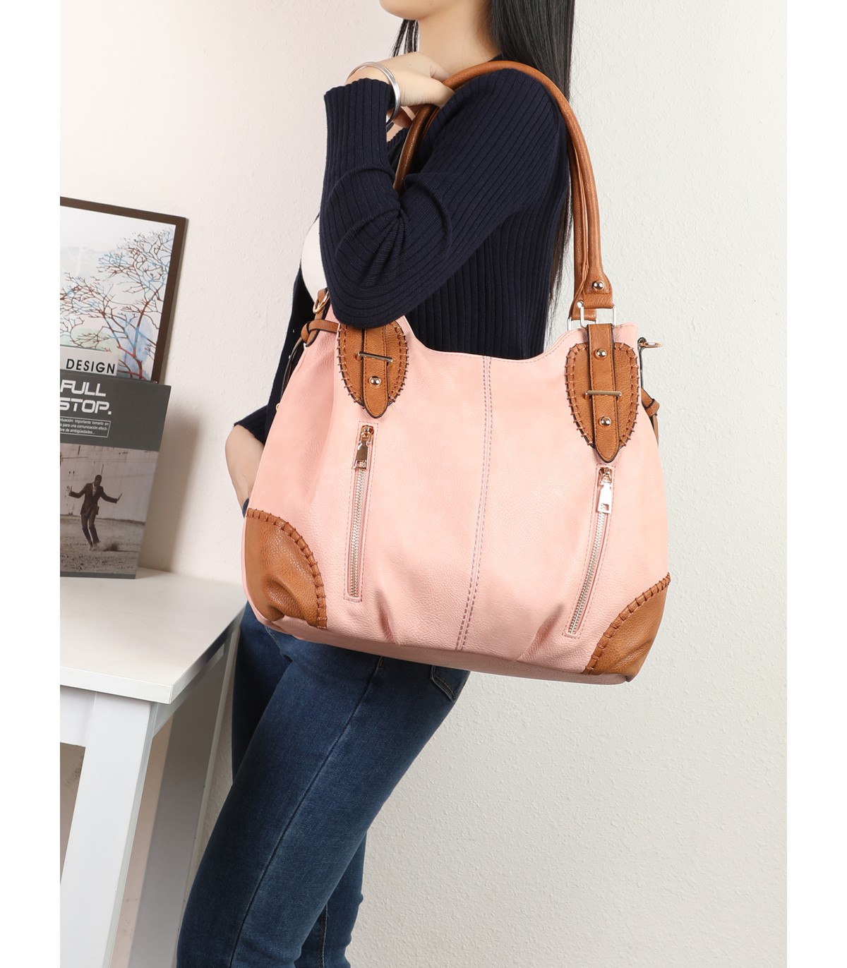 2863 - Bolso bandolera con asa para el hombro y cremalleras de adorno frontales