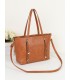 7848 - Bolso de hombro con borlas decorativas