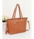 7848 - Bolso de hombro con borlas decorativas