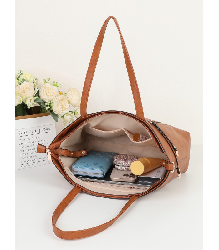 7848 - Bolso de hombro con borlas decorativas