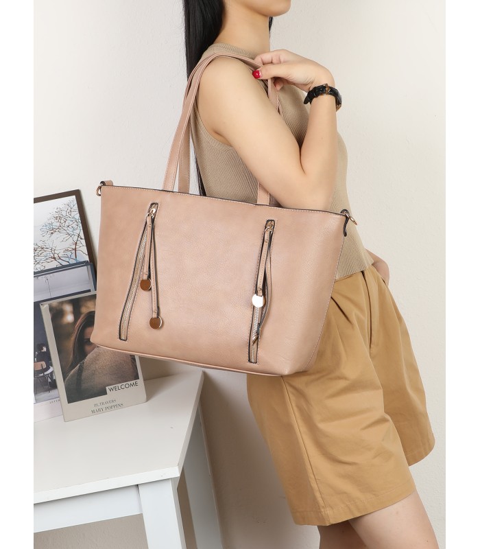 7848 - Bolso de hombro con borlas decorativas