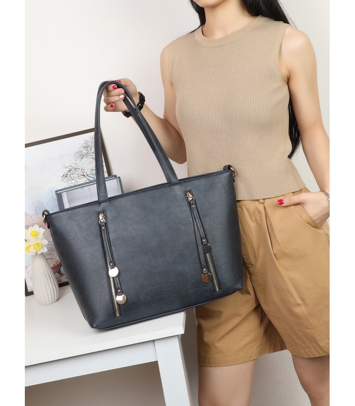 7848 - Bolso de hombro con borlas decorativas