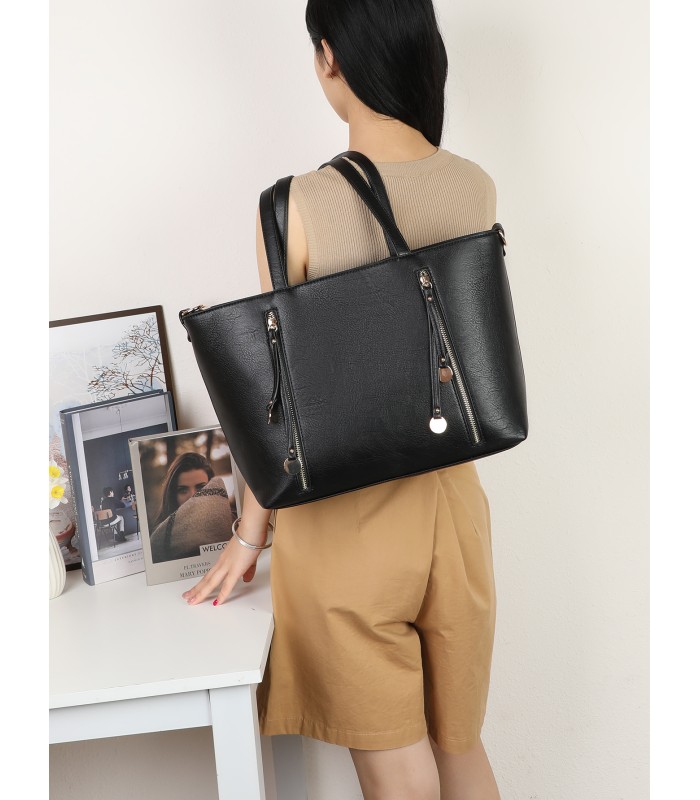 7848 - Bolso de hombro con borlas decorativas