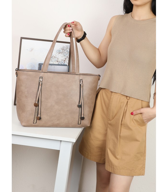 7848 - Bolso de hombro con borlas decorativas