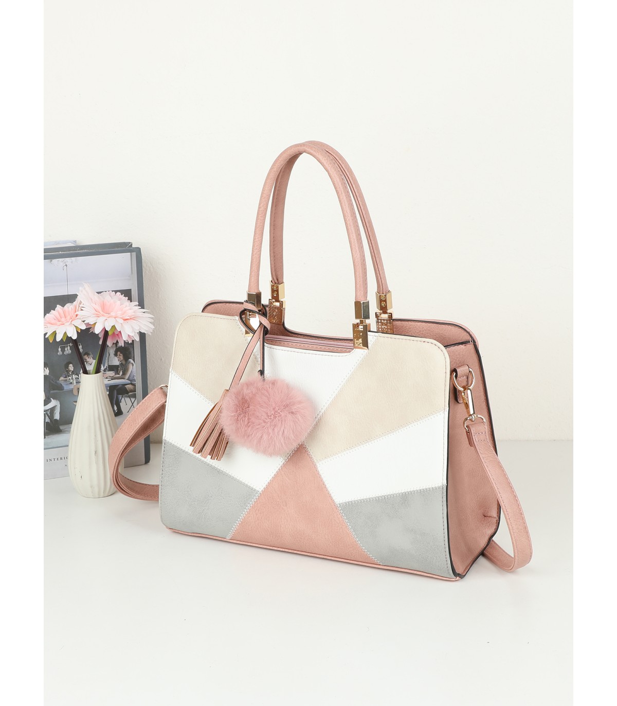 T10163 - Bolso de hombro con pompón y estilo triangular