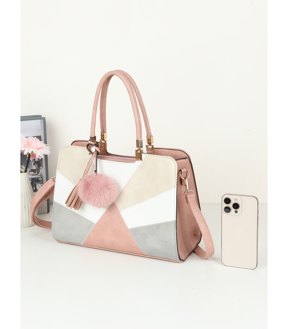 T10163 - Bolso de hombro con pompón y estilo triangular
