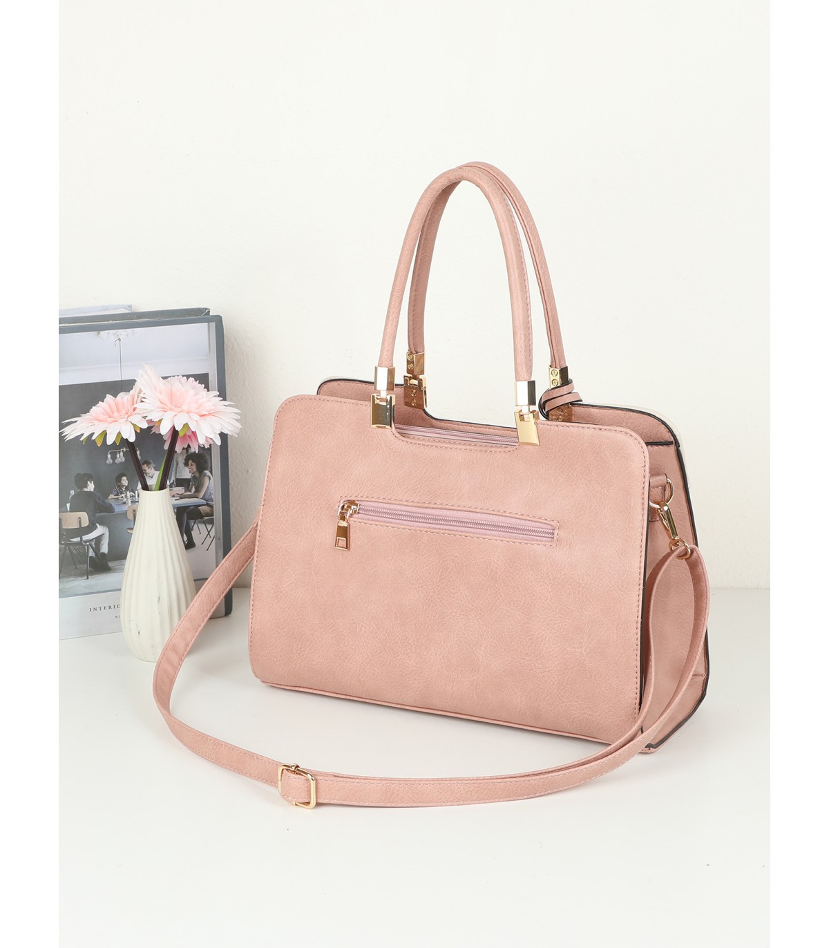 T10163 - Bolso de hombro con pompón y estilo triangular