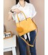 T10735 - Bolso de hombro con pompón y bandolera cierre de cremallera