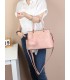 T10735 - Bolso de hombro con pompón y bandolera cierre de cremallera