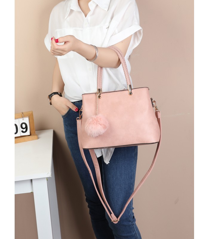 T10735 - Bolso de hombro con pompón y bandolera cierre de cremallera