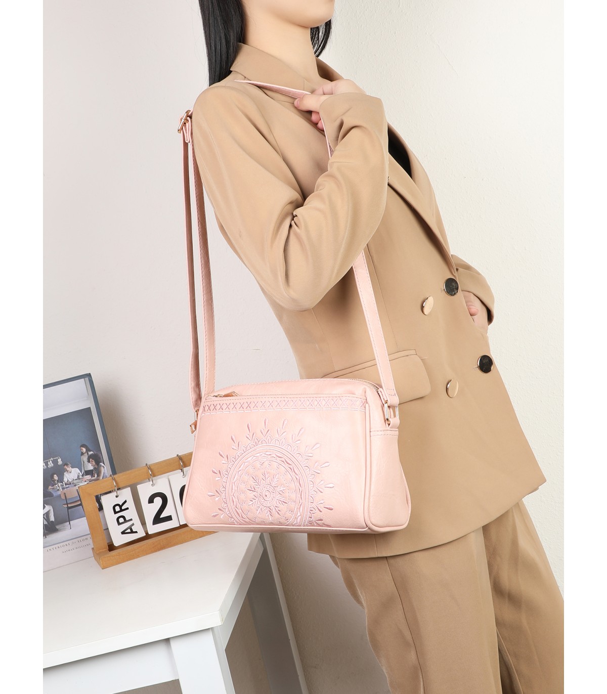 T11192 - Bolso bandolera de estilo rectangular y mandala bordado