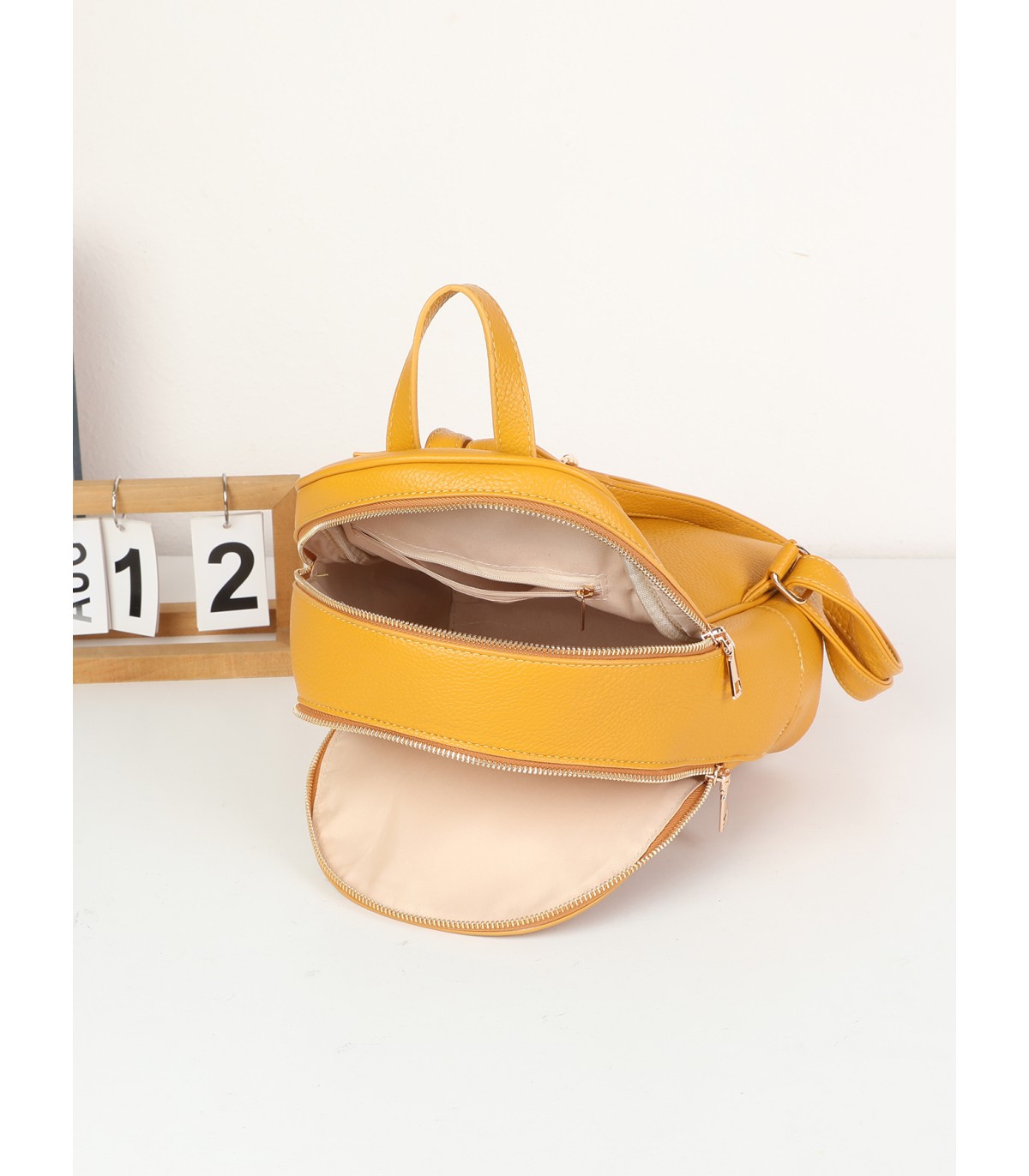 T11551 - Mochila con bolsillo frontal y cremallera