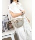 T11570 - Bolso estilo riñonera con borlas