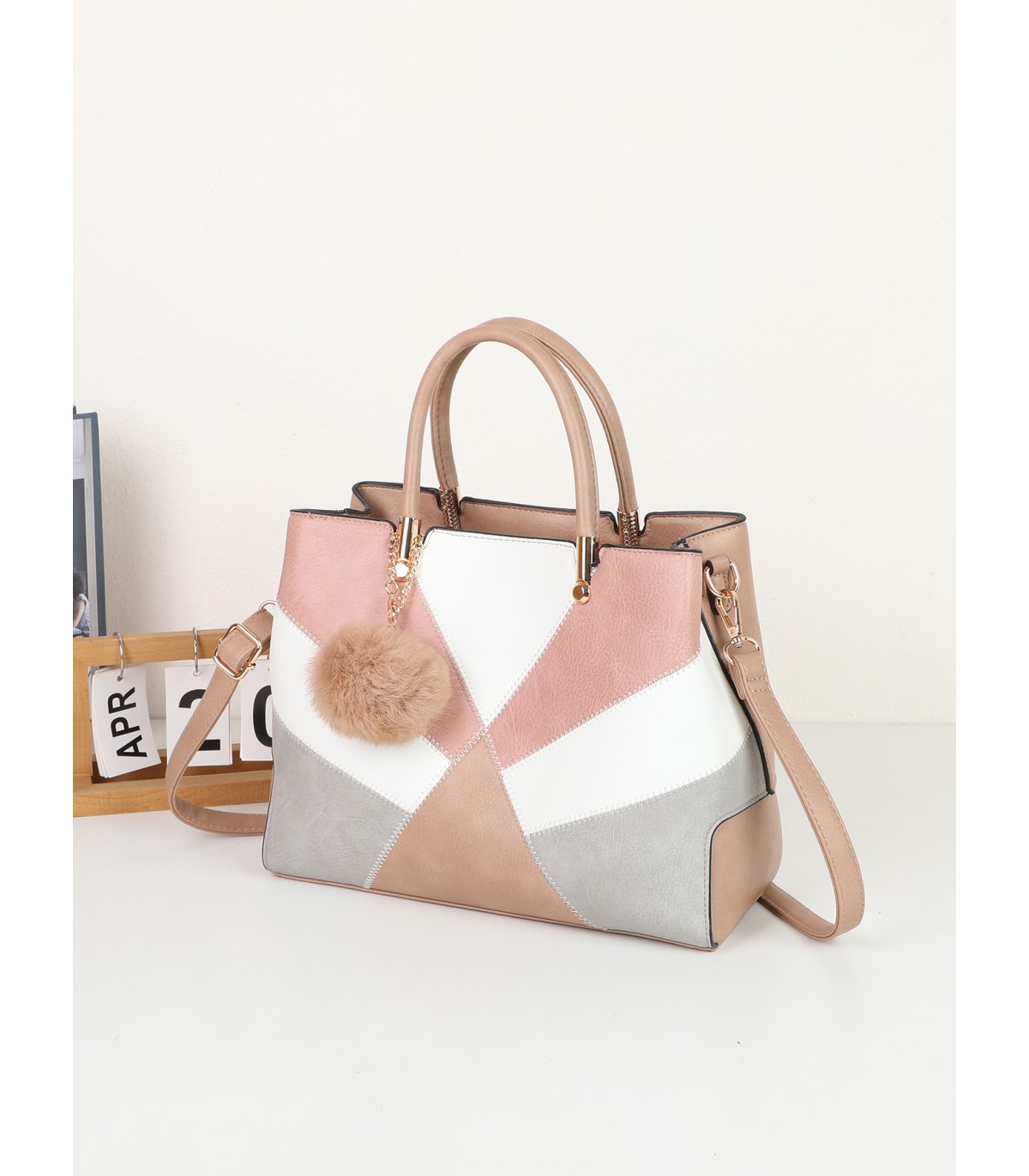 T11612 - Bolso bandolera con pompón a juego grande