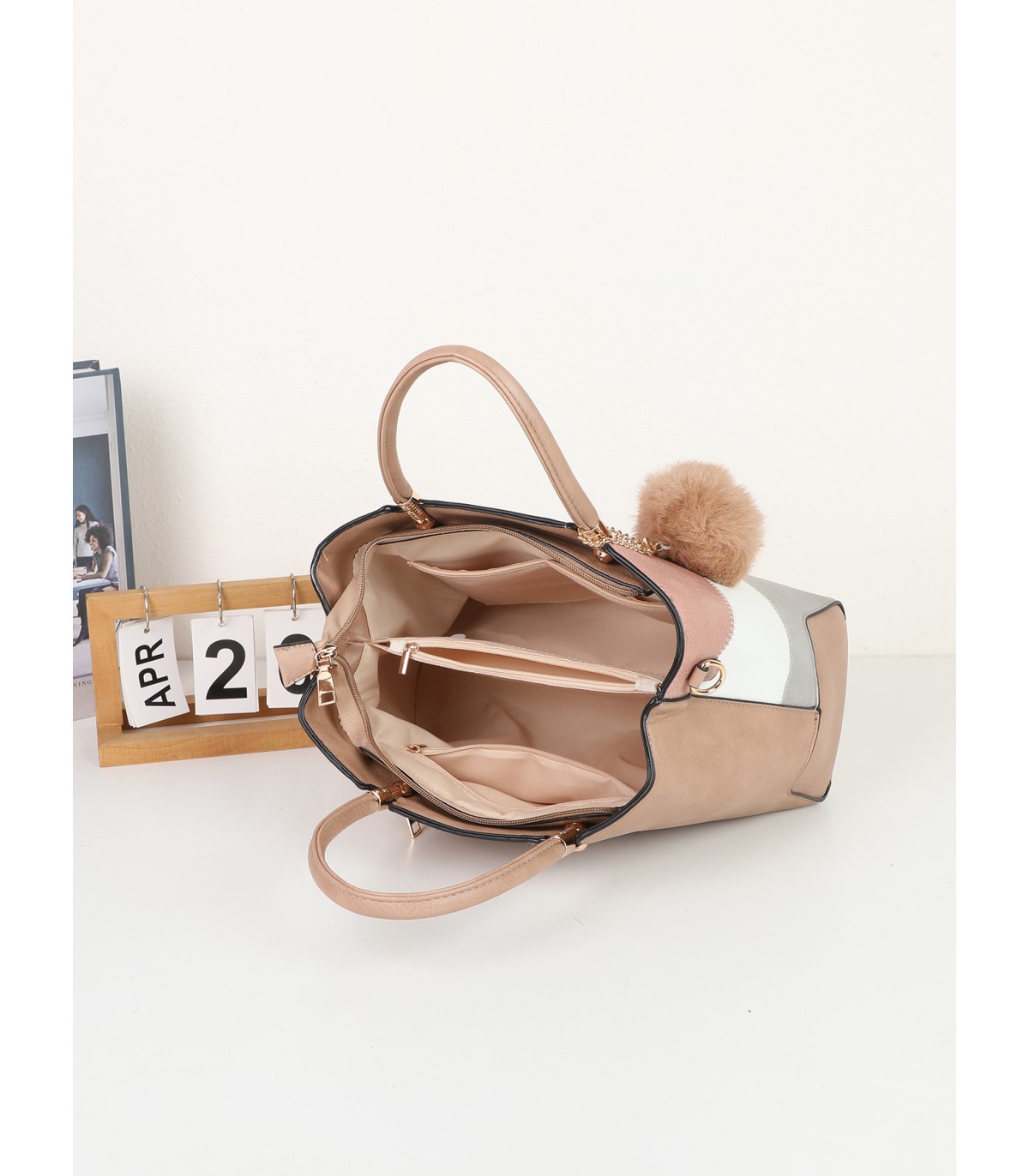 T11612 - Bolso bandolera con pompón a juego grande