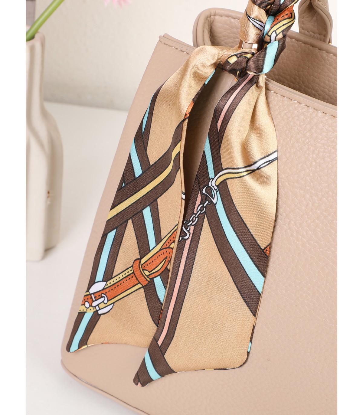 T11640 - Bolso bandolera con pañuelo y asas cortas
