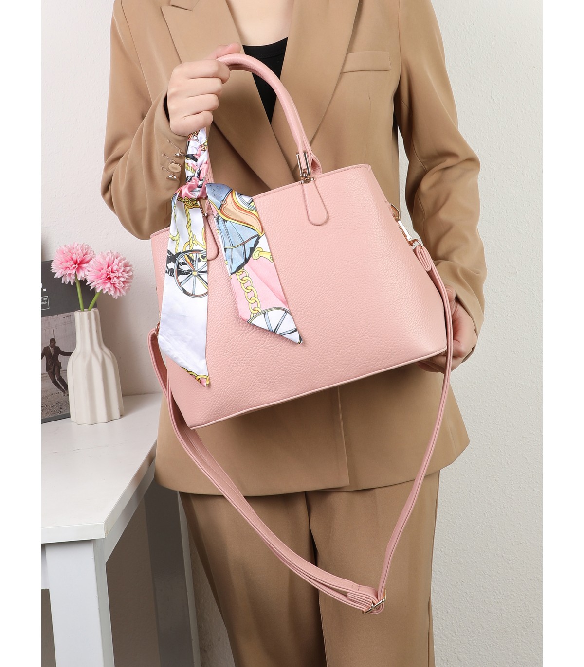 T11640 - Bolso bandolera con pañuelo y asas cortas