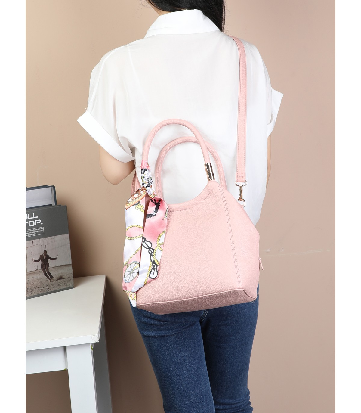 T11664 - Bolso pequeño de mano con pañuelo y bandolera