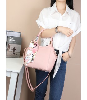 T11664 - Bolso pequeño de mano con pañuelo y bandolera