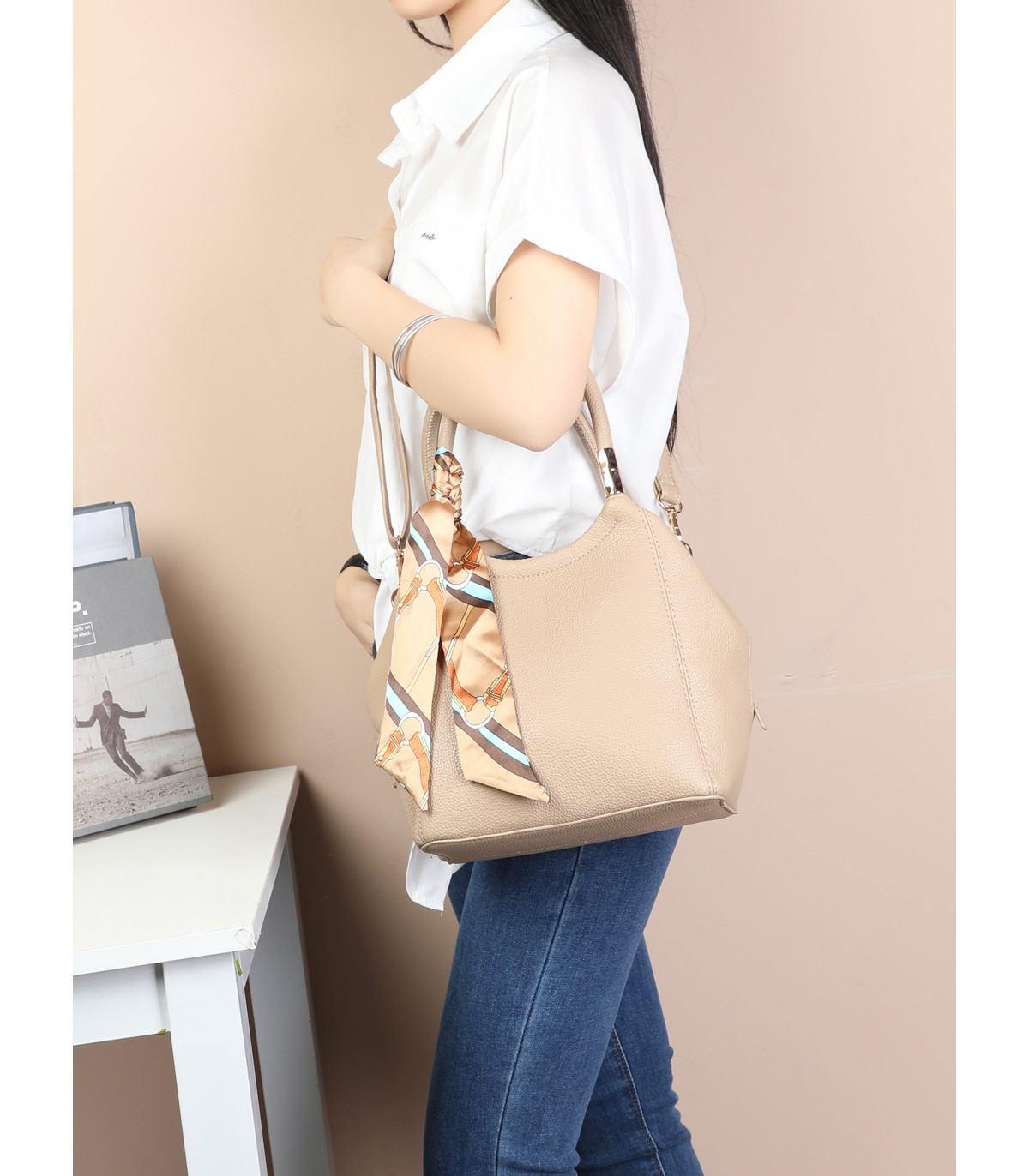 T11664 - Bolso pequeño de mano con pañuelo y bandolera