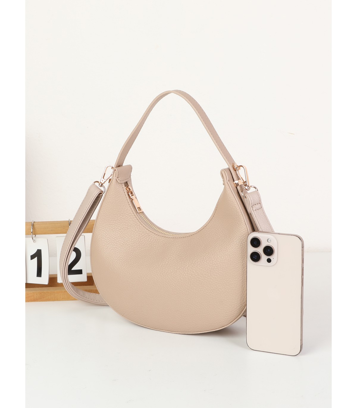 T11852 - Bolso medialuna con bandolera ajustable