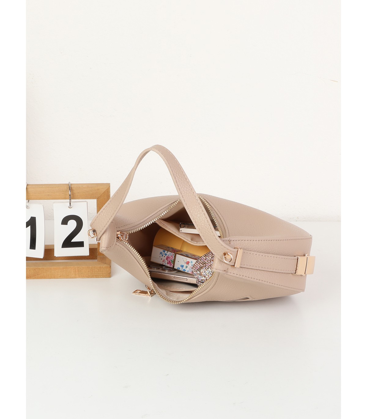 T11852 - Bolso medialuna con bandolera ajustable