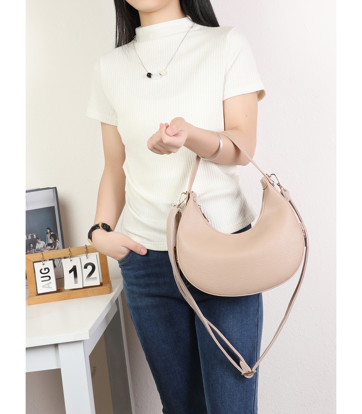 T11852 - Bolso medialuna con bandolera ajustable