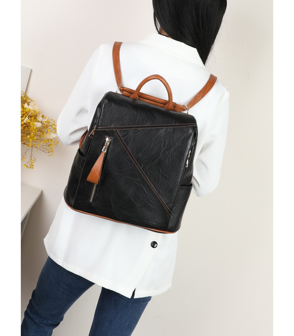 T11752 - Mochila cuadrada con amplio espacio y bolsillo antirrobo