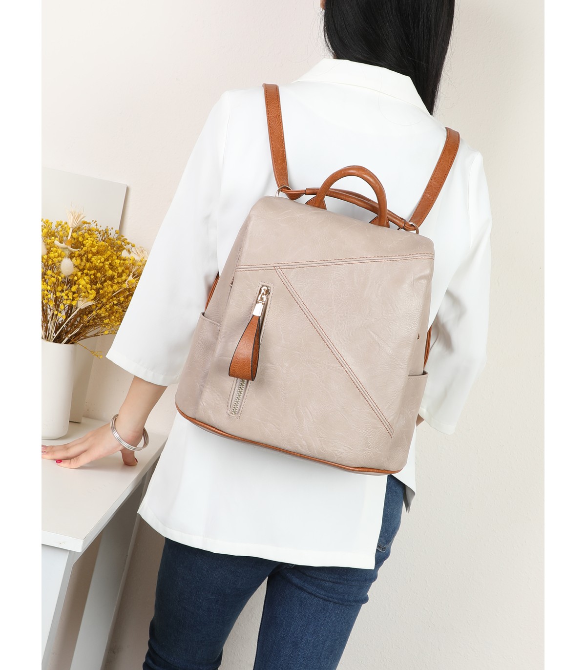 T11752 - Mochila cuadrada con amplio espacio y bolsillo antirrobo