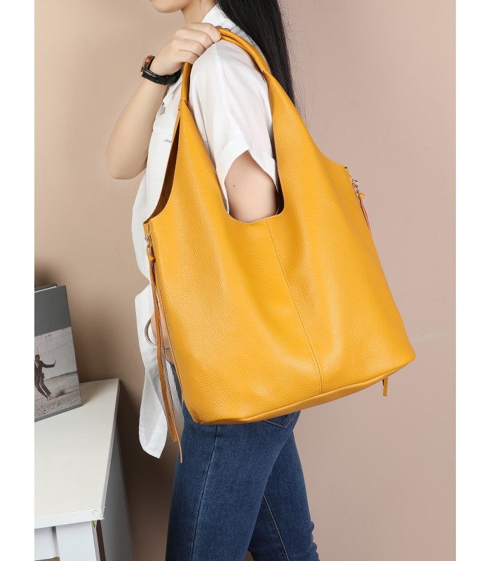 T11757 - Bolso estilo hongo con flecos a los lados amplio espacio interior